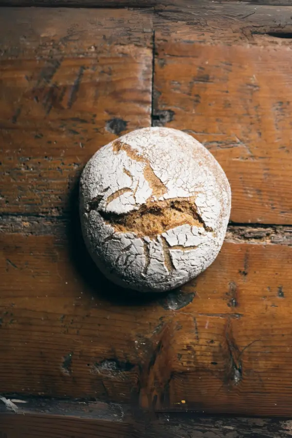 Pan Integral 0,6 kg – Pan artesanal elaborado con harina integral ecológica 100% de trigo, molida a la piedra y fermentado con masa madre natural.
